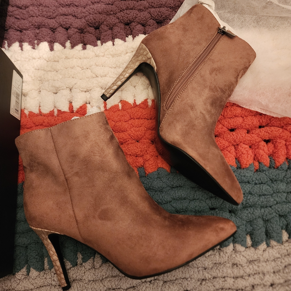 Shushop Vita Tan Suede Ankle Boots With Box